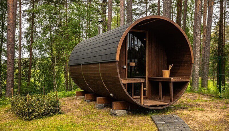 barrel-250-sudova-sauna-hekla-v-zahrade